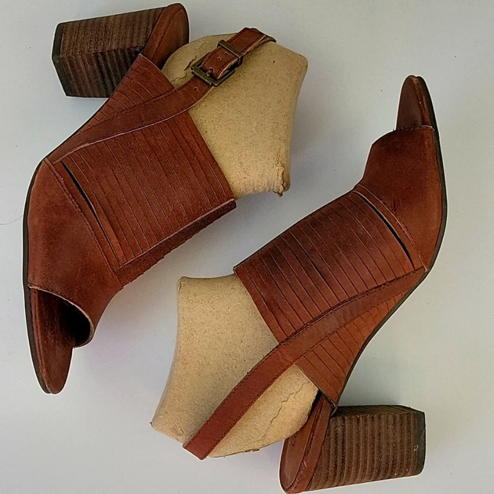 Lucky Brand Jorelie Sandals Plum Brown Size 9.5